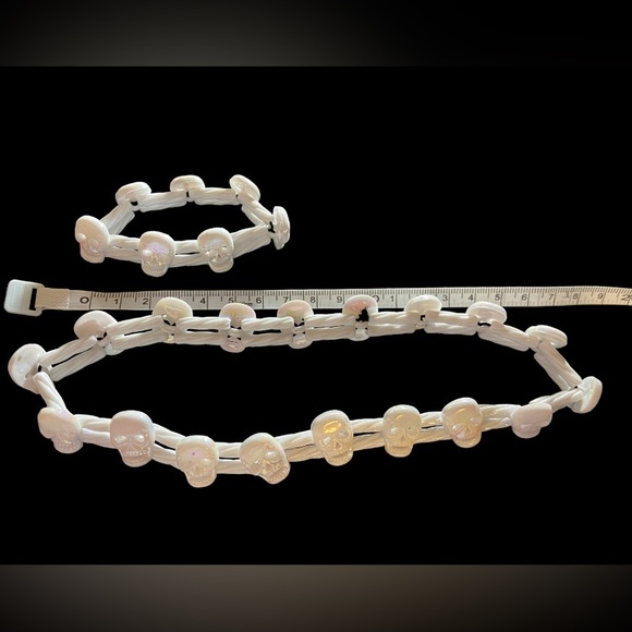 Handcrafted Skull choker necklace and bracelet set color iridescent white 💀 - Picture 4 of 7